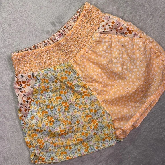 NWT American Eagle Women Shorts S Orange Floral Patchwork Smocked Waist 7195-800 - Picture 1 of 11
